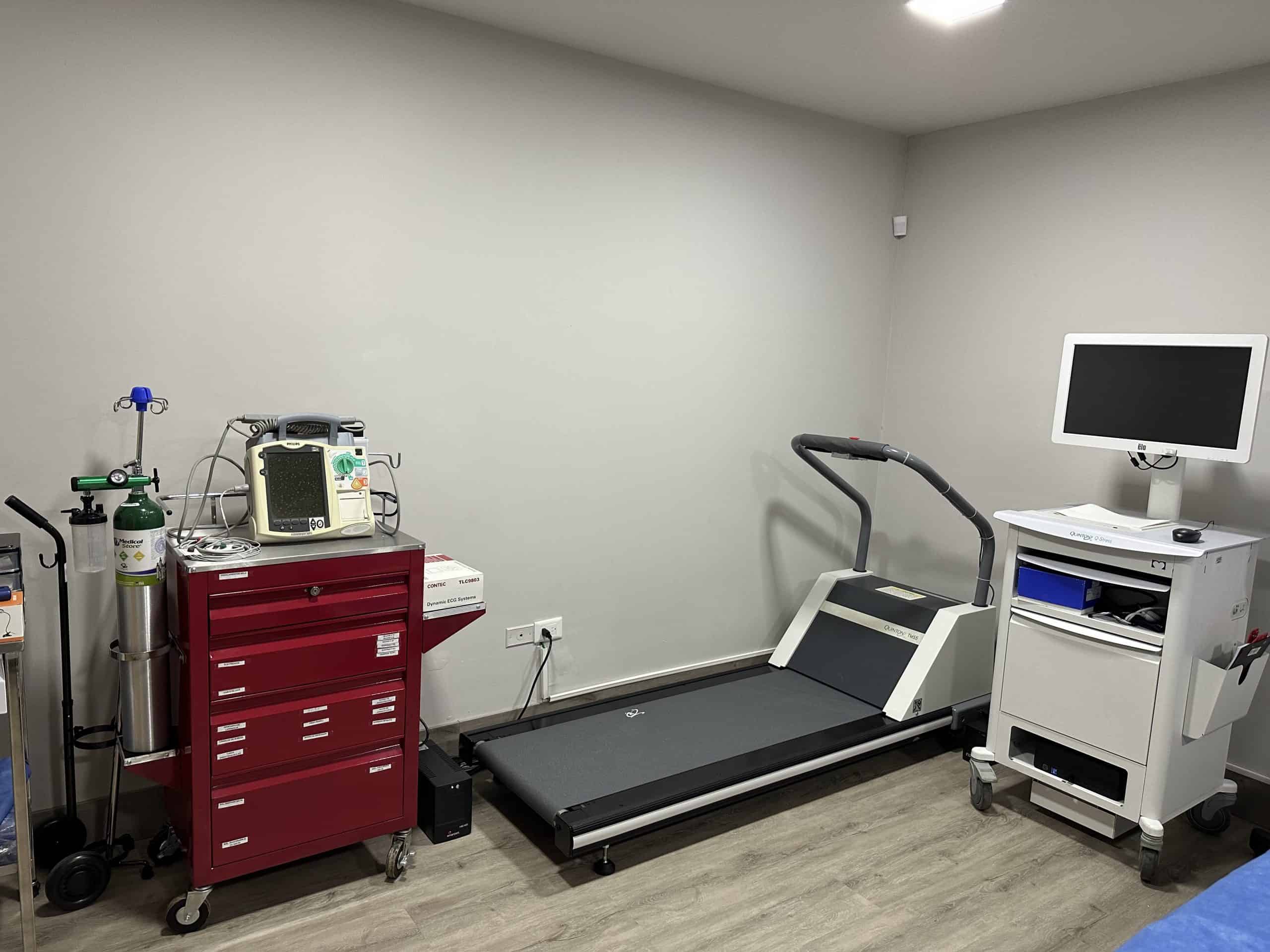 Carrito rojo para atencion de urgenncias